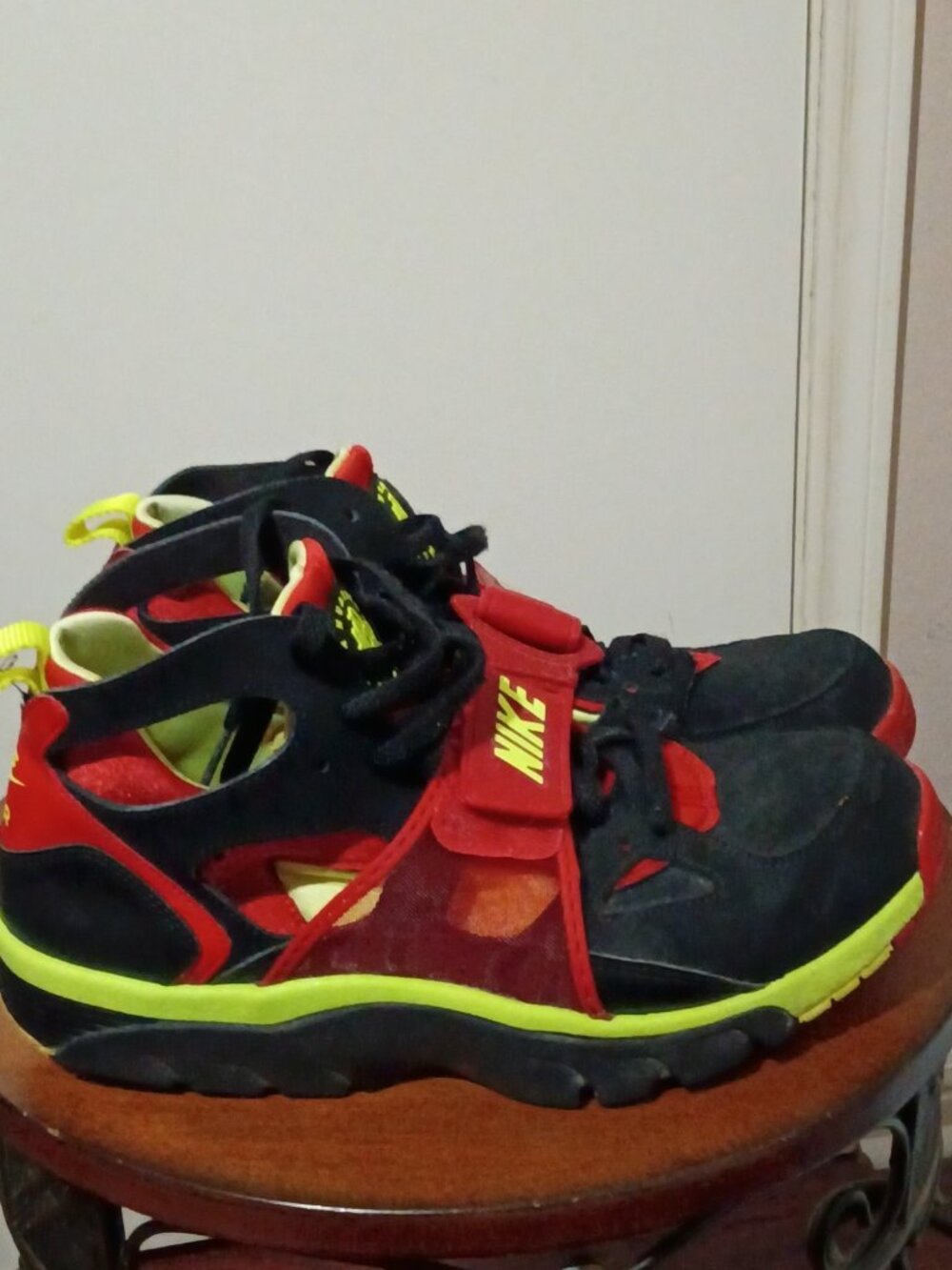 Nike Air Trainers Size 11 Huarache Men High Top Sneaker Red Volt 679083-020 2018